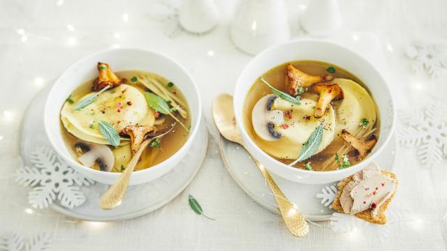 Raviolesdefoiegrasetbouillonthai2