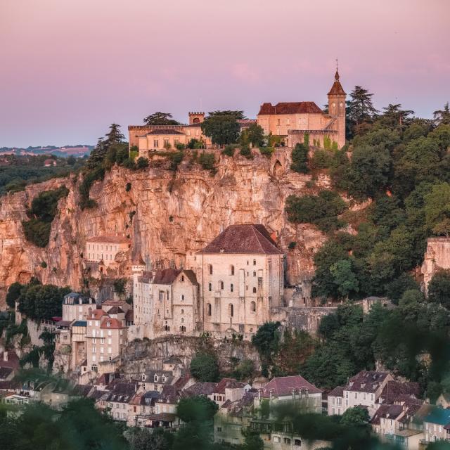Lever de soleil sur la cité de Rocamadour