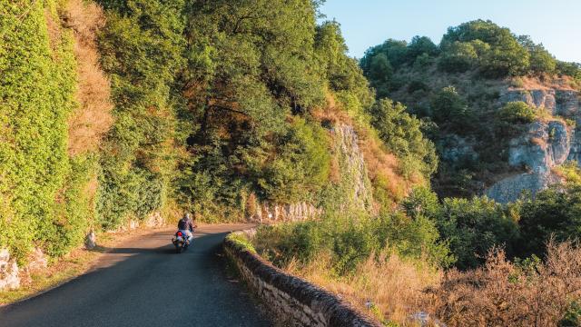 Route de corniche entre Gluges et Creysse