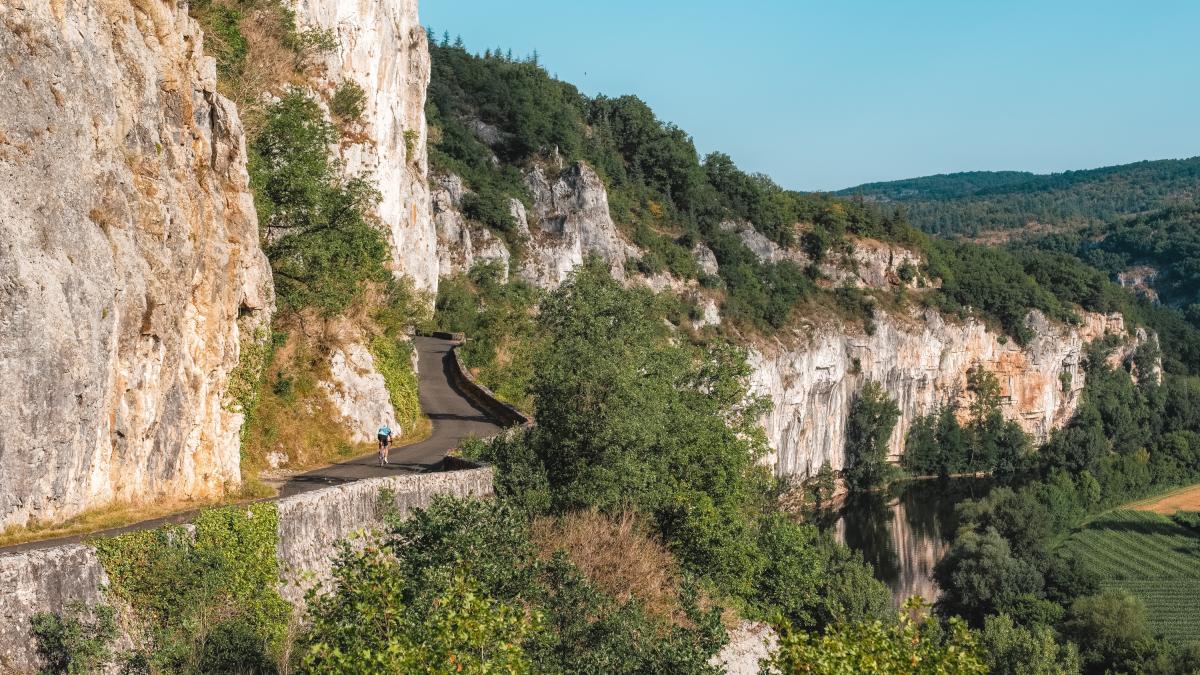 Creysse Dans Le Lot Village Remarquable Au Bord De La Dordogne 
