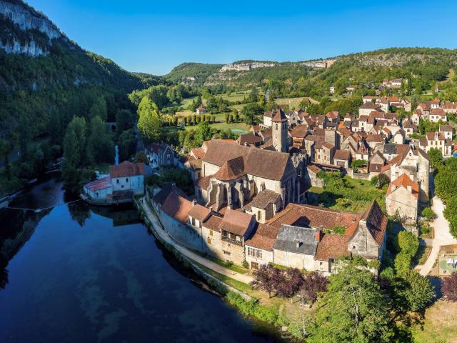 Le village et l'abbaye