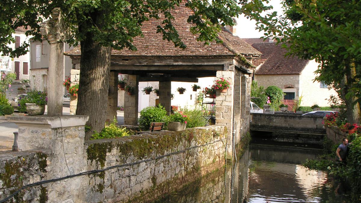 Creysse Dans Le Lot Village Remarquable Au Bord De La Dordogne 