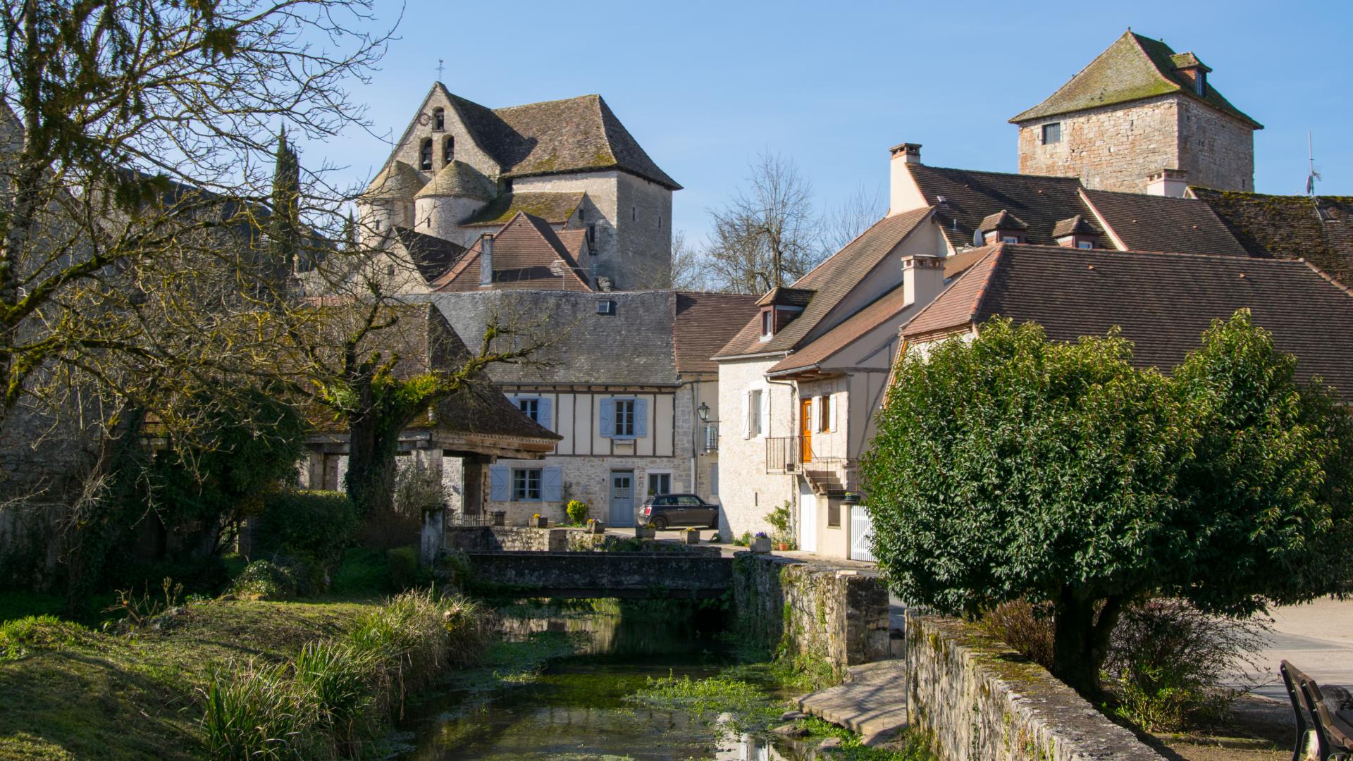 Creysse Dans Le Lot Village Remarquable Au Bord De La Dordogne 