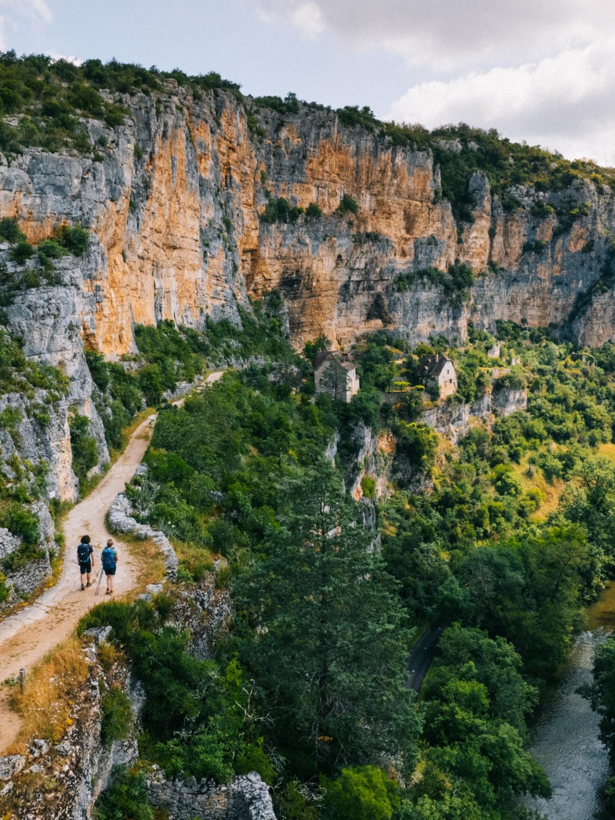 Grande randonnée à pied dans la vallée du Célé | Tourisme Lot