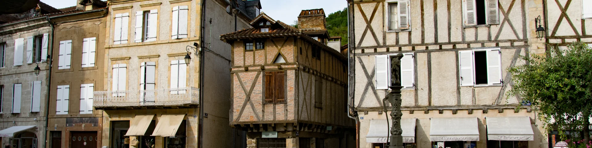Place du Mercadial à Saint-Céré