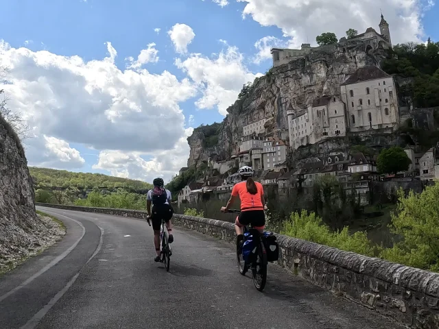 Cyclistes sur la V87  à Rocamadour